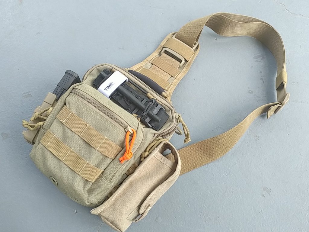 Yes, it is all inside. Here it is outfitted with an extra Fast-mag pouch on the left side. 